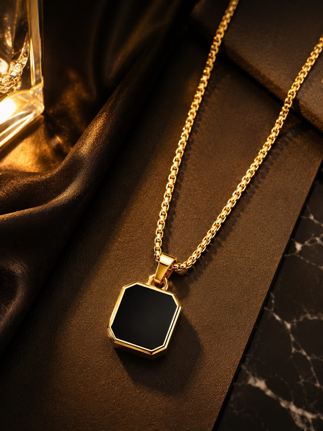 ROYAL NOIR PENDANT CHAIN
