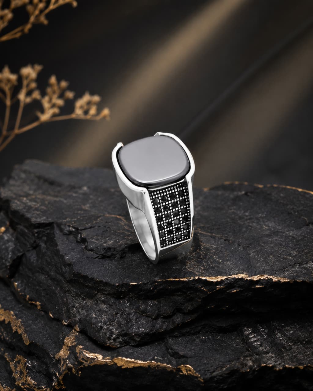 OBSIDIAN PRESTIDGE SIGNET RING
